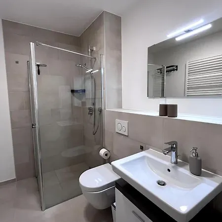 Modern Near Airport Apartment