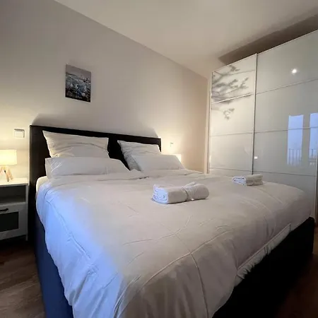 Modern Near Airport *