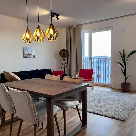 Modern Near Airport *